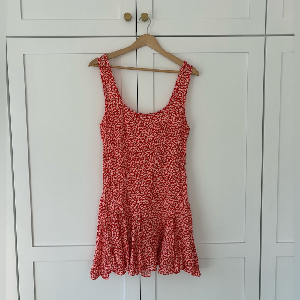 Doen/Doên mini dress. Coral red floral. Size M.